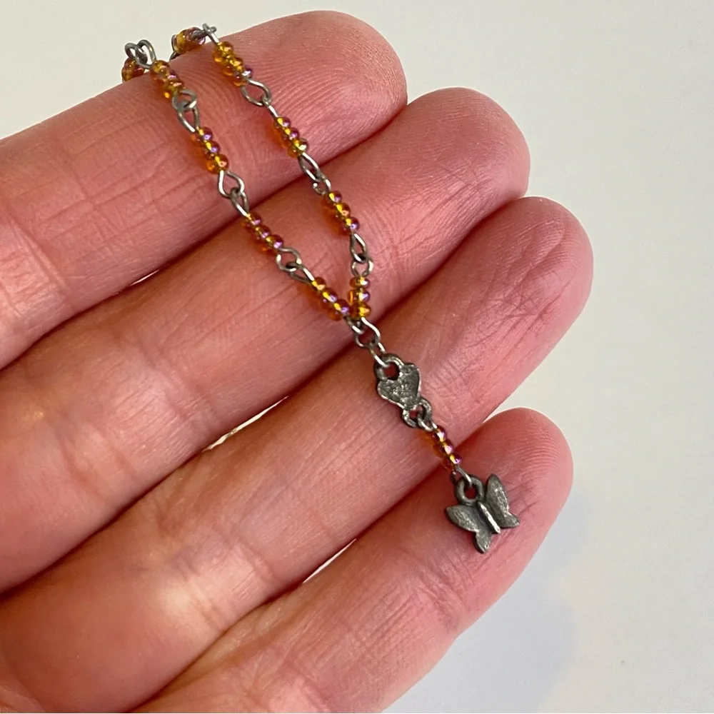 Vintage Butterfly Pendant Necklace Glass Bead Silver Tone Dainty Whimisical‎